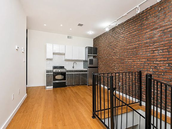 2nd image of 662 Park Pl #1BT