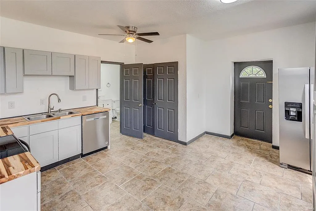 3 bed, 1050 sqft, $1,250 — Photo 4