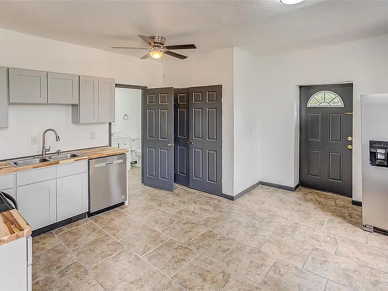 821 Niedringhaus Ave #C — Photo 4