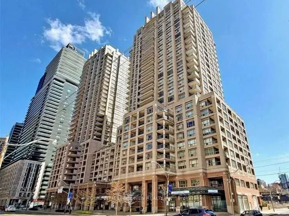 909 Bay St, Toronto, ON