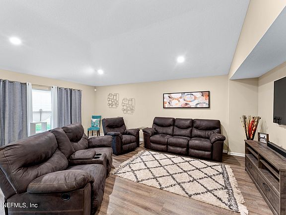 5th image of 7568 FANNING Drive