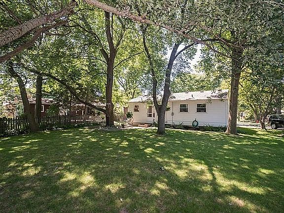 4th image of 1207 Chapel Ct