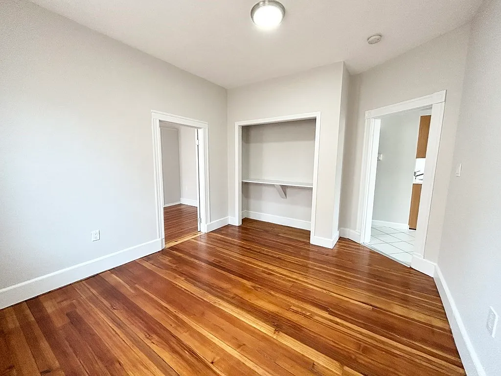 Building Photo - 165 Gove St #4B