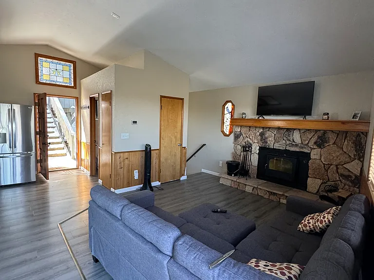 957 Coulter Pine Rd — Photo 3