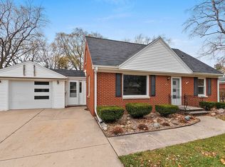 825 N Clay St, De Pere, WI 54115