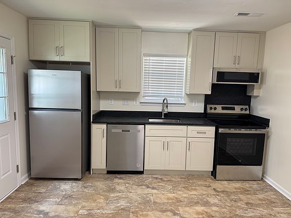 2nd image of 102 Winding Canyon Dr