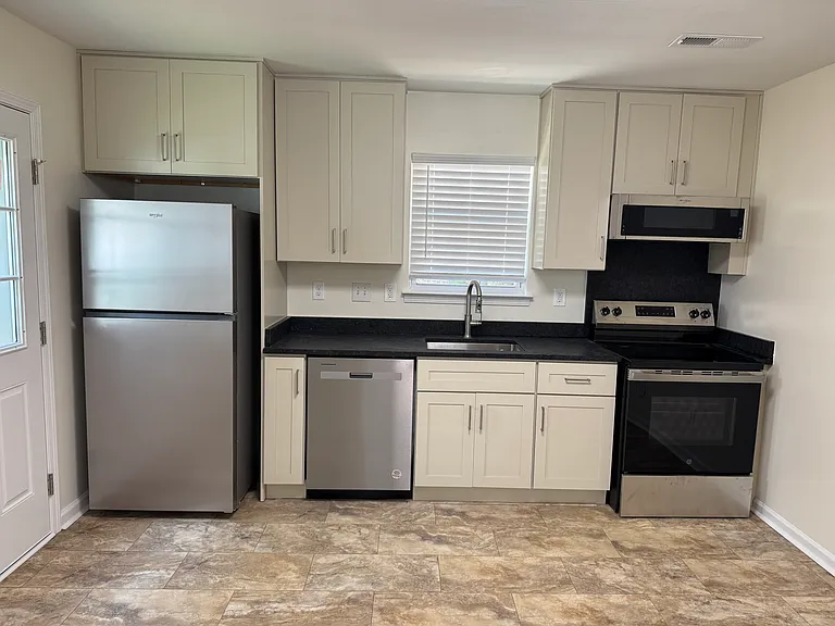 102 Winding Canyon Dr — Photo 2