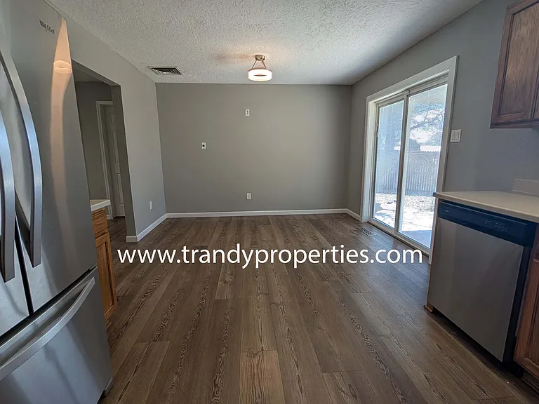 601 Rosa St — Photo 6