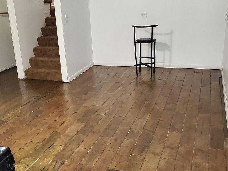 2nd image of 952 W 115th Pl