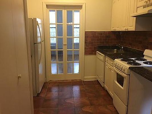 3rd image of 224 E 74th St APT 3A