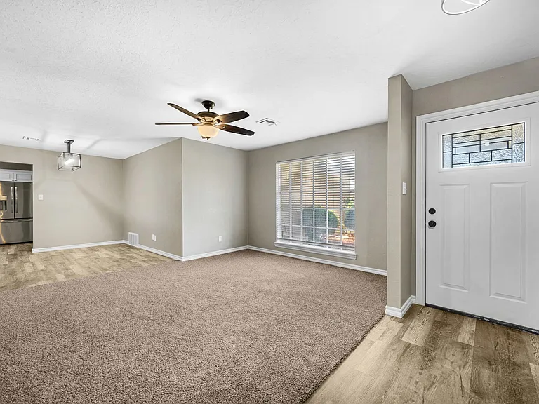 6943 NW Eisenhower Dr — Photo 6
