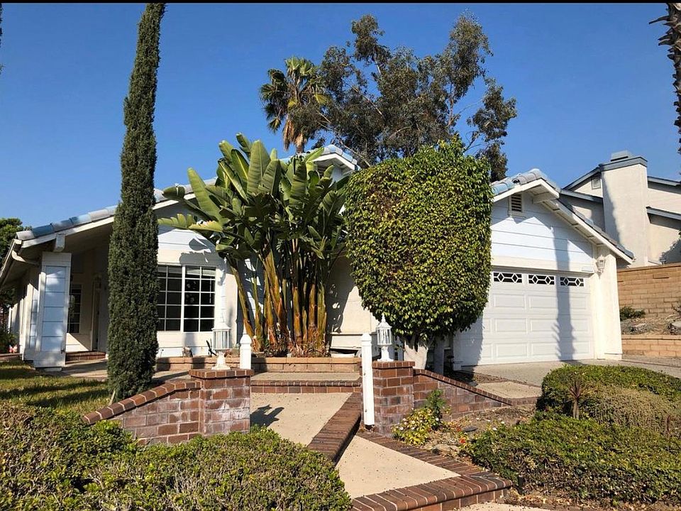 single level huge corner lot great curb appeal