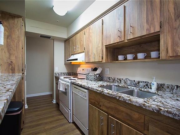 5th image of 2141 Estates Dr #36