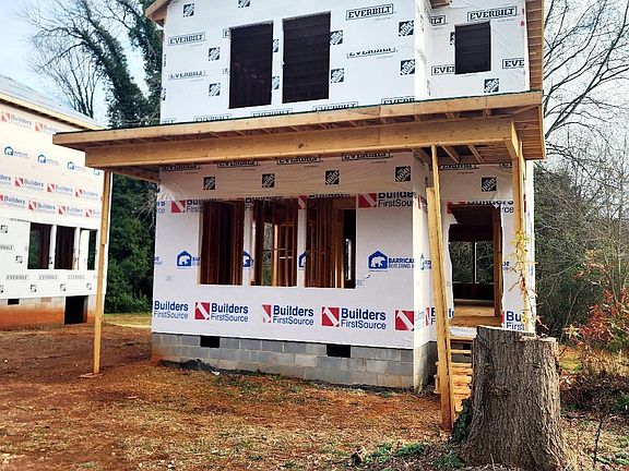 3rd image of 211 Glenn Rd