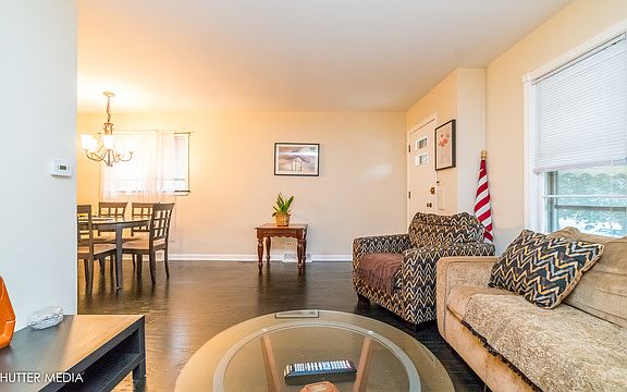 5th image of 2921 N Neenah Ave #1