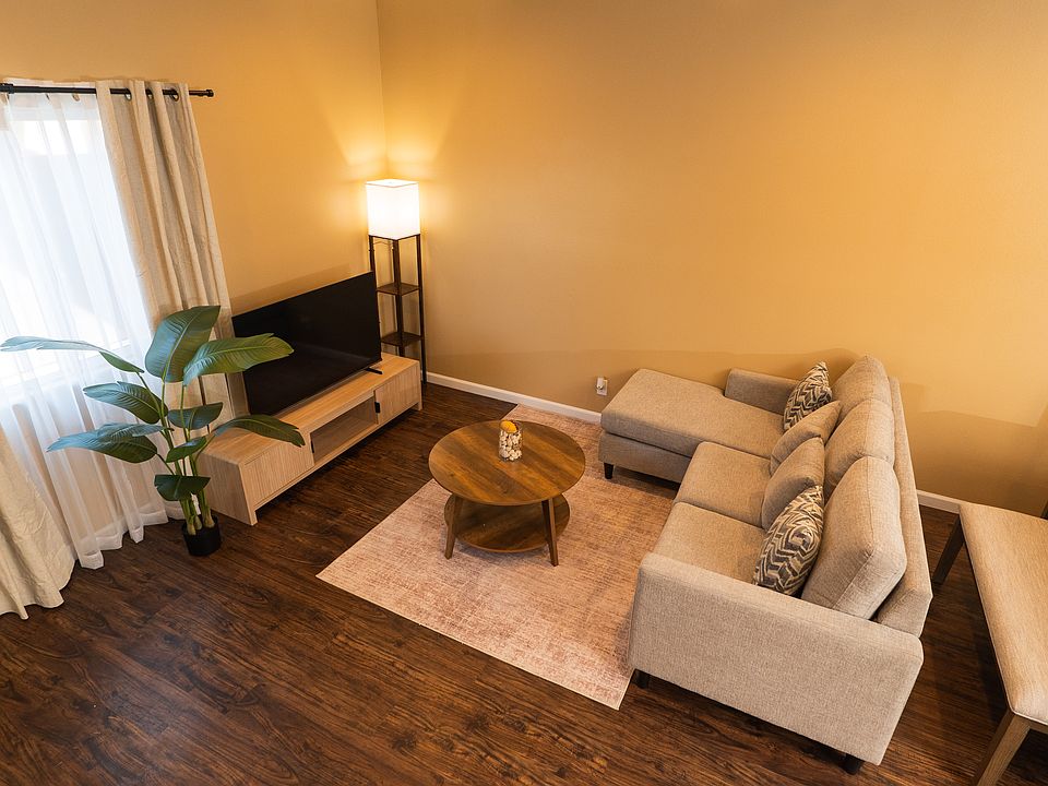 Living room & Kitchen