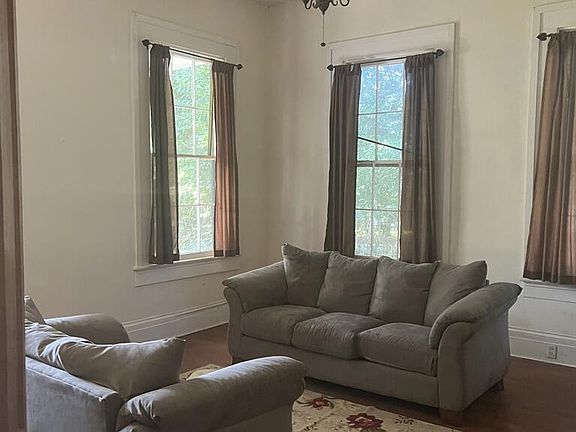 5th image of 908 Farmer St