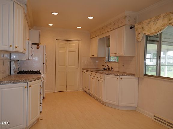 4th image of 732 S Harefoote St