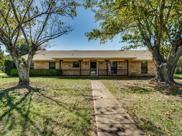 720 King Arthur Dr, Midlothian, TX 76065