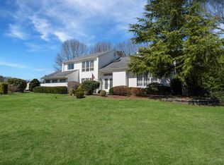 4 Scott Ln, Manorville, NY 11949