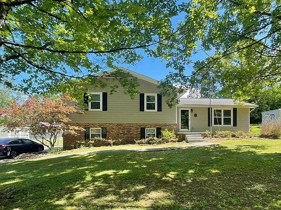 3rd image of 2422 Southview Dr