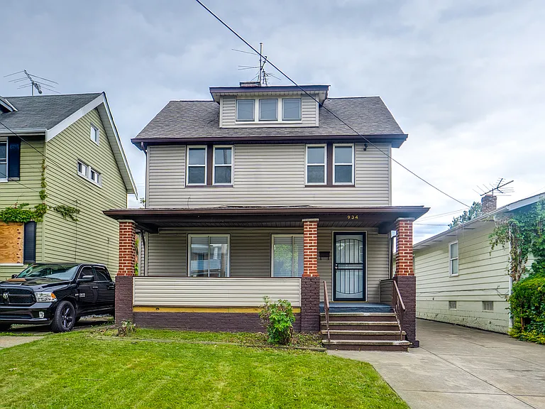 934 Royal Rd — Photo 1