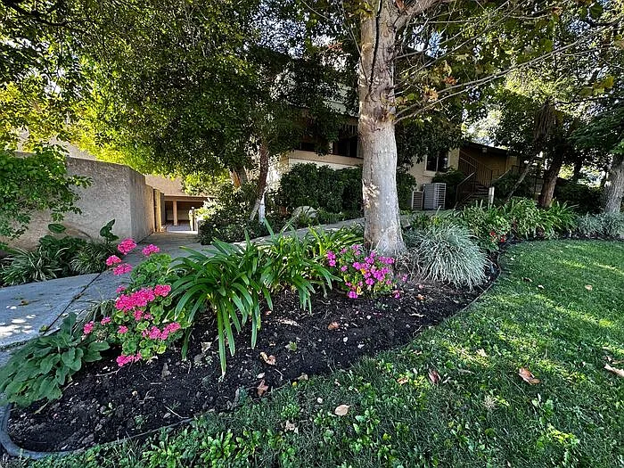 10233 De Soto Ave — Photo 1