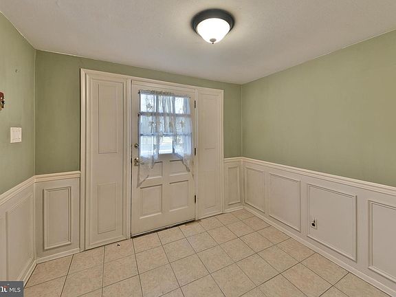 5th image of 982 Mueller Rd