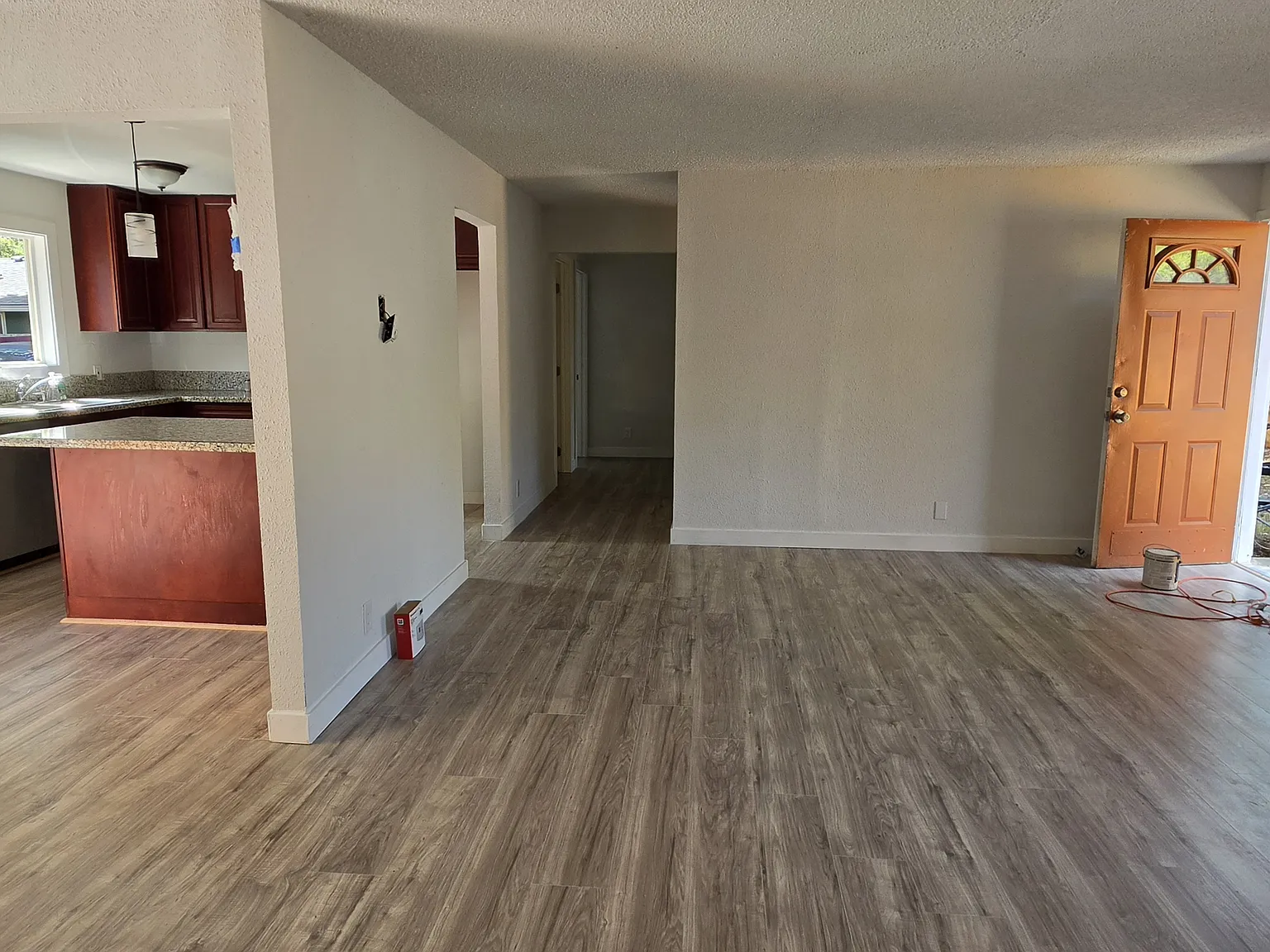 3 bed, 1040 sqft, $2,100 — Photo 2