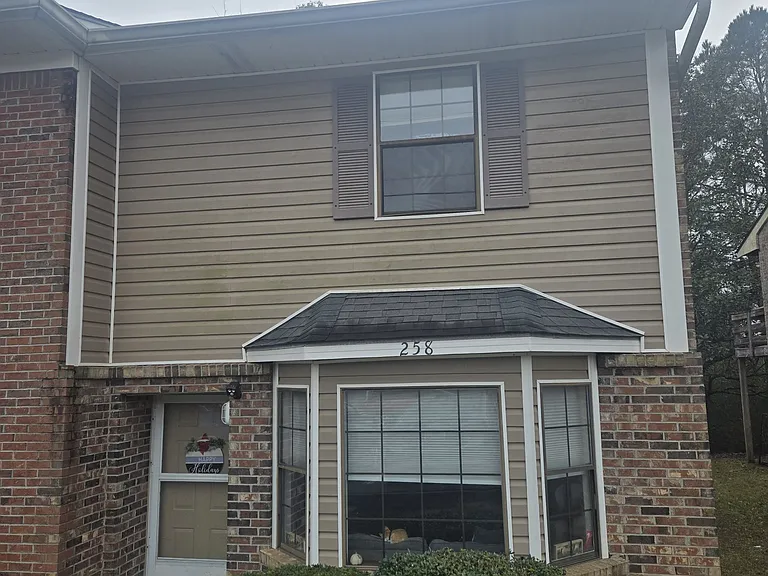 258 Edith Way — Photo 1