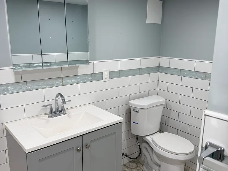 100 E Valley Stream Blvd #1 — Photo 3