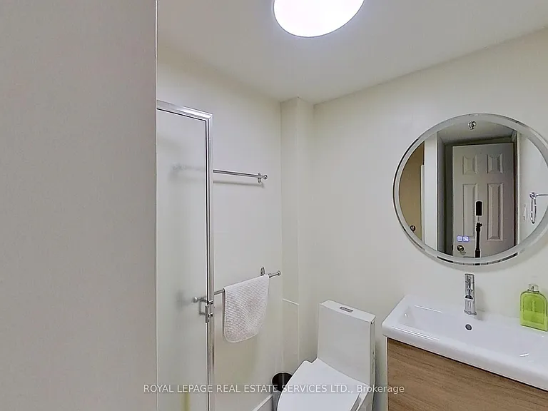 70 Shaftesbury Ave #4 — Photo 36