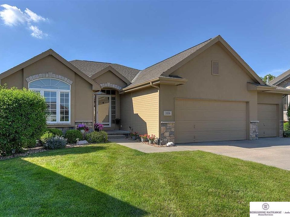 1st image of 1036 N 183rd Cir