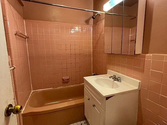 5th image of 130 Clarkson Ave APT 4L