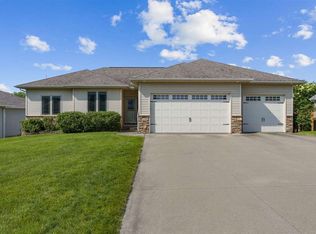 2136 Oakdale Rdg, Coralville, IA 52241