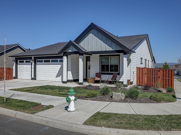 3rd image of 1081 NE Sunrise St