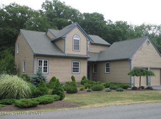 766 Bunting Dr, Buck Hill Falls, PA 18323