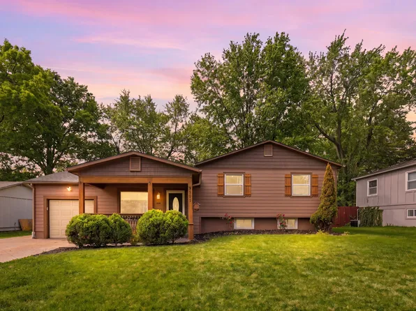 9201 W 99th Ter, Overland Park, KS 66212