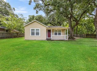 1265 Pecan St, Clute, TX 77531