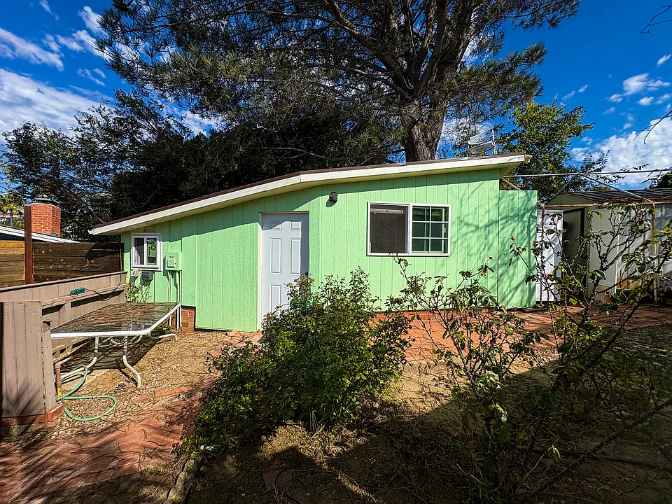 2141 Torrey Pines Rd