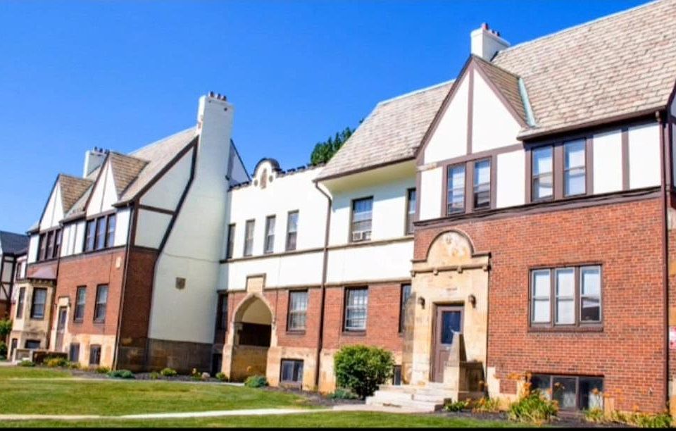 Tudor Manor Apartments