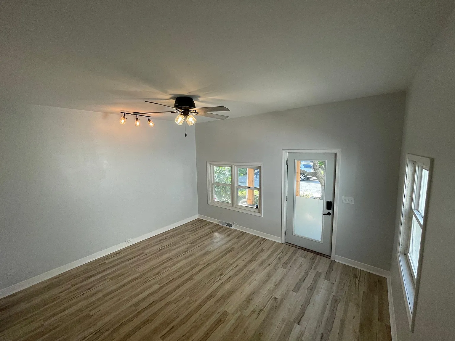 2 bed, 1400 sqft, $1,500 — Photo 4