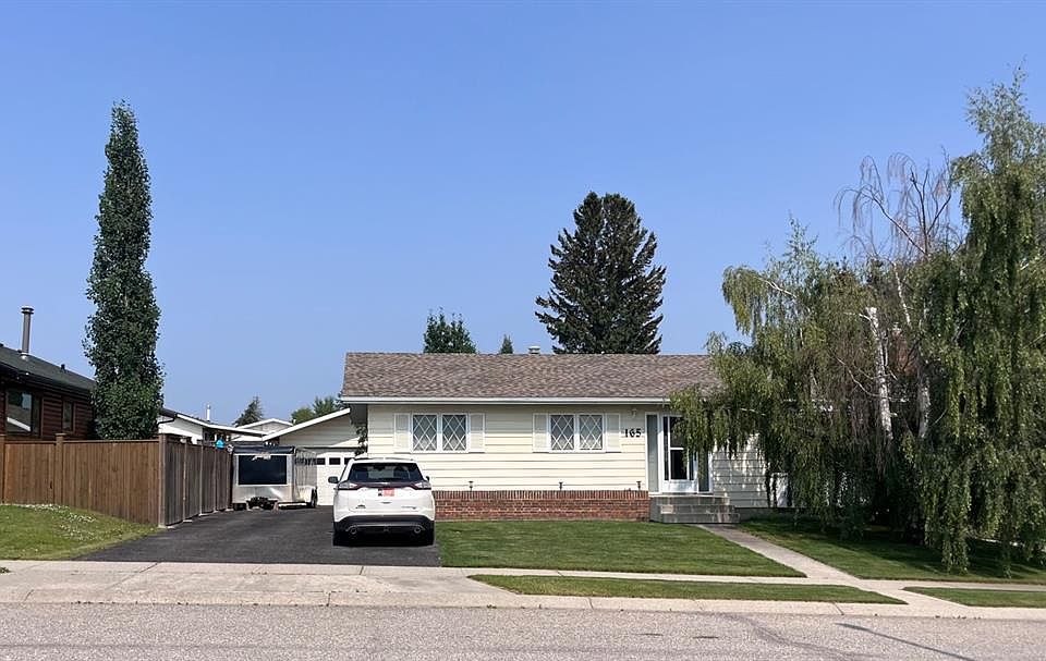1st image of 165 SW McPherson Dr