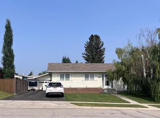 165 SW McPherson Dr, Hinton, AB T7V1J9
