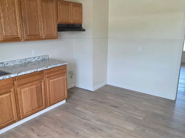 1506 W Yucca Ave — Photo 3