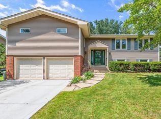 1440 Rosedale Ln, Hoffman Estates, IL 60169