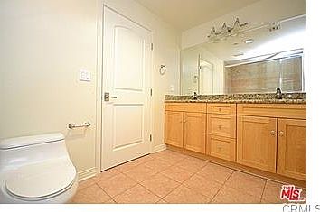 Spacious bathroom