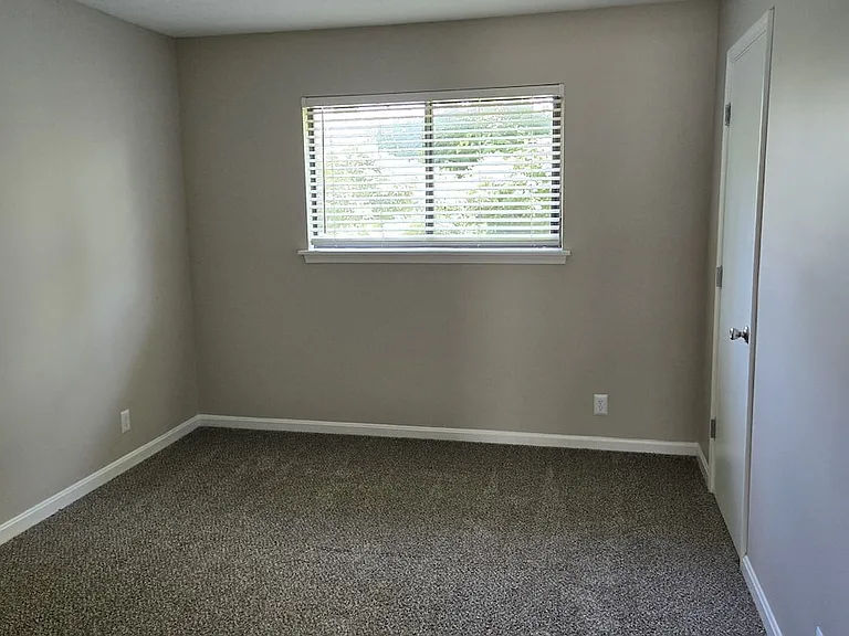 Breckinridge Pointe Apartments — Photo 12