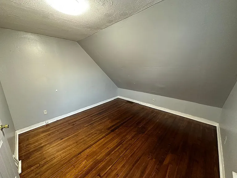 541 Orchard St — Photo 5
