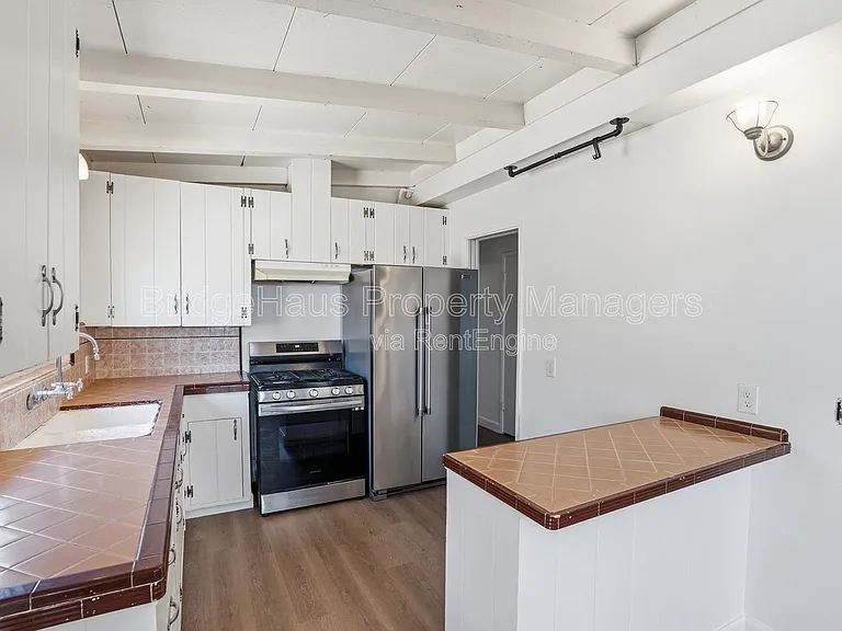 7562 Zemco Dr — Photo 12